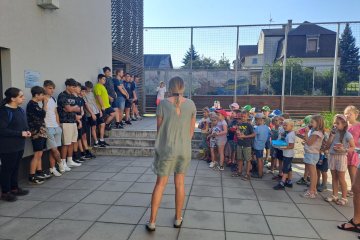 1. setkání s našimi patrony - nejstaršími žáky na škole, kteří nad námi budou "držet ochrannou ruku"