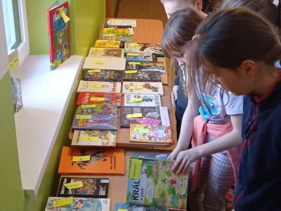 Dětská burza knih.