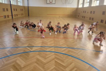 Cvičení zeleňáčků v tělocvičně ZŠ zahájeno