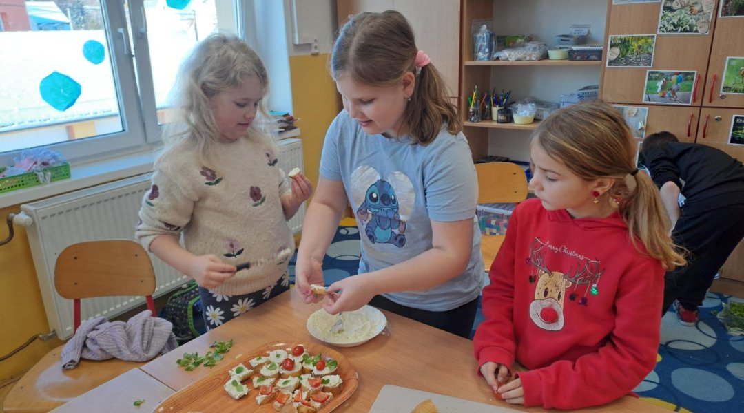 Kuchtění pomazánek a příprava jednohubek