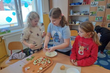 Kuchtění pomazánek a příprava jednohubek