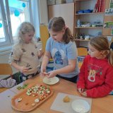 Kuchtění pomazánek a příprava jednohubek