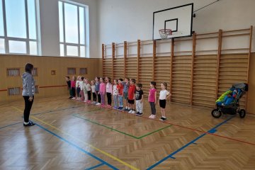 Cvičení v tělocvičně