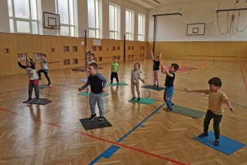 Cvičení v tělocvičně