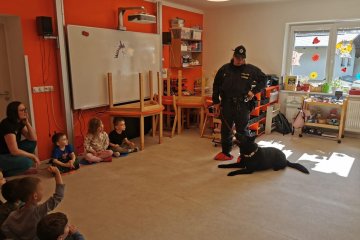 Návštěva policejních psovodů