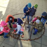 Po čtení nás počasí vyhnalo ven